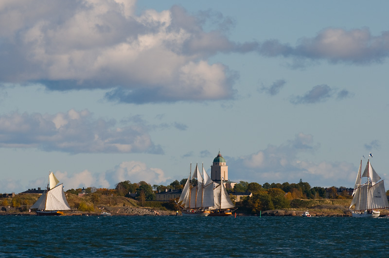 Purjelaivat ja Suomenlinna.jpg
